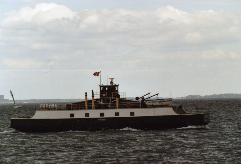 Den tidligere Hundested-Rørvigfærge KORSHAGE, bygget i 1964 i Holbæk, ses her i Øresund den 27. maj 2006 på vej fra Hundested til Rønne, hvor skibet skulle anvendes som caféskib. Foto: J-C Lund