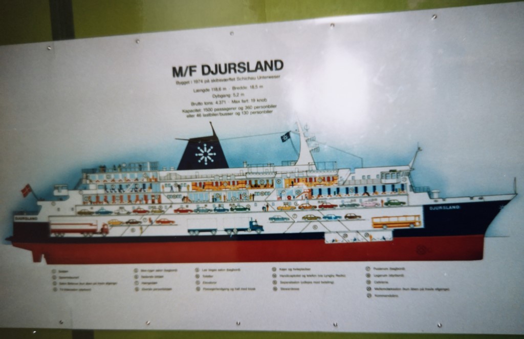 Oversigtsplan af DJURSLAND (leveret som DJURSLAND II i 1974), fotograferet d. 30. april 1994, hvilket var dens sidste dag på ruten Grenaa - Hundested. Den kom efterfølgende til De Kanariske Øer, og derefter Middelhavet, inden den blev ophugget i 2010. Foto: Peter Sørensen
